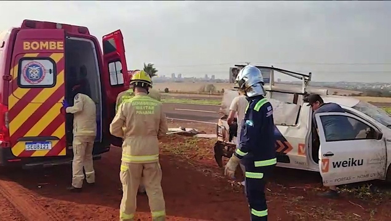 Trabalhadores ficam feridos após carro capotar na rodovia BR-467