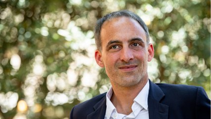 GALA VIDEO - “Depuis qu’elle est partie…” : Raphaël Glucksmann touchant sur la mort de sa mère