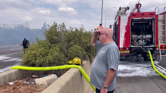 سقوط صاروخ أطلق من لبنان على طريق عام في بلدة كفرقاسم العربية في إسرائيل