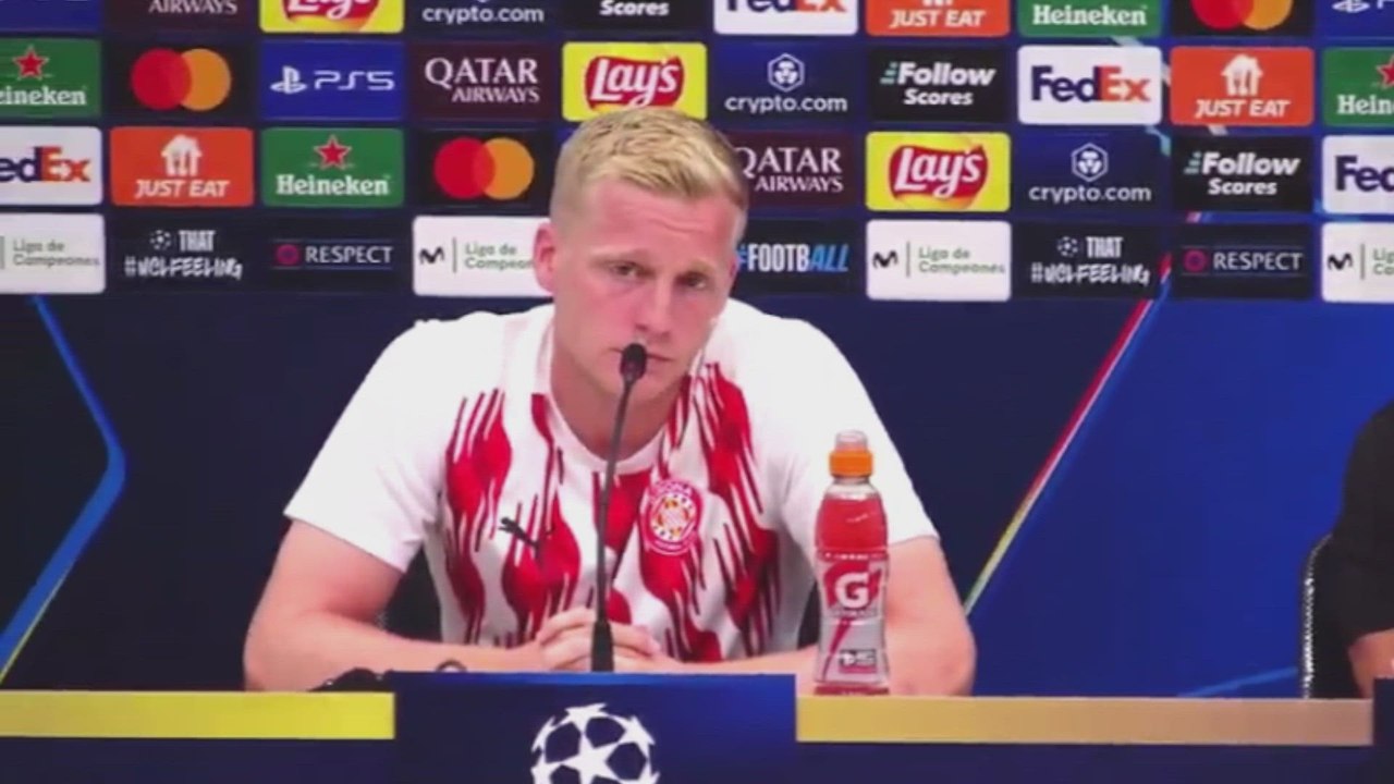 Rueda de prensa de Donny Van de Beek, previa al...