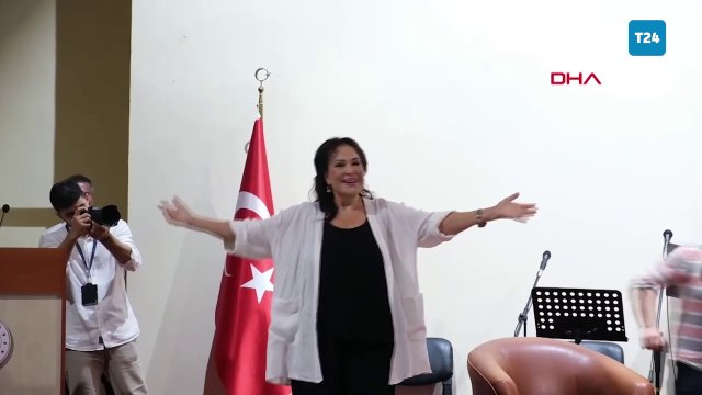 Oyuncu Türkan Şoray, İstanbul Kültür Yolu Festivali'nde mahkûm kadınlarla buluştu