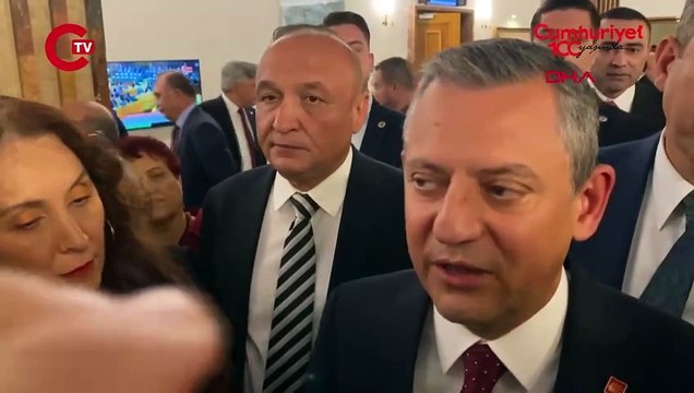 Özgür Özel'den 'ayağa kalkma' eleştirilerine ilk yanıt