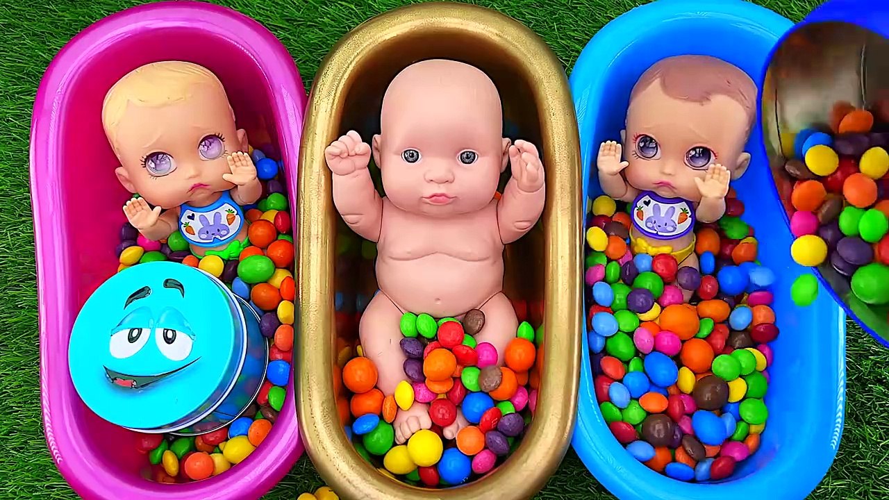 Rainbow Satisfying Video l ASMR Mixing Candy _ Yummy Skittles in Three Bathtubs with M_M's Slime