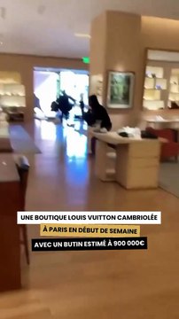 Regardez les images des cambrioleurs masqués qui dévalisent la boutique Louis Vuitton du quartier de Saint-Germain-des-Prés à Paris, après l'avoir attaquée avec une voiture bélier