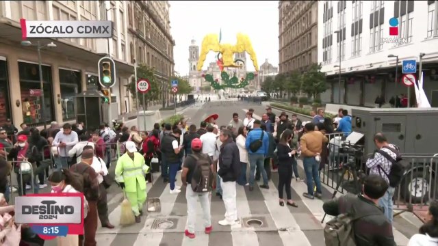 Miles de personas comienzan a llegar a las calles del Zócalo de la CDMX