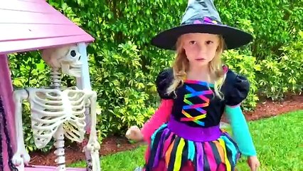 Настя собирает конфеты на Хэлоуин