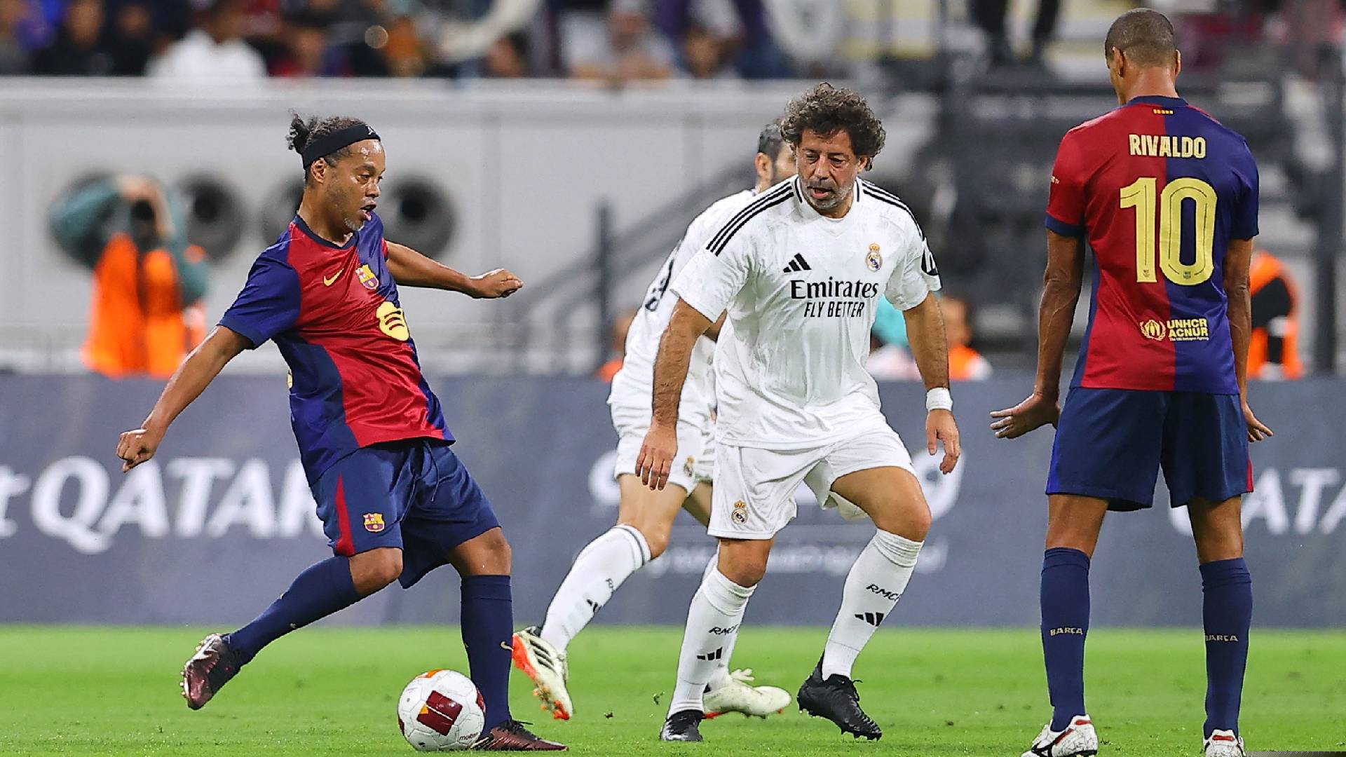 Mikel Arteta reflects on his time in the PSG locker room alongside Ronaldinho!