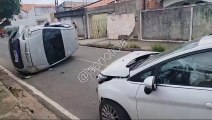 Veículo tomba após colisão em Arapiraca