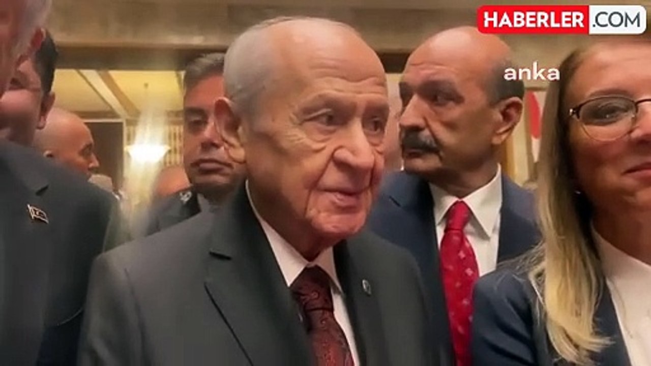 Bahçeli'den Dem Partililerle Tokalaşma Açıklaması:  "yeni Bir Döneme Giriyoruz, Dünyada Barışı İsterken Kendi Ülkemizde Barışı Sağlamamız Lazım"
