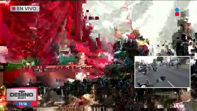 Gerardo Fernández Noroña recibe a López Obrador en la tribuna