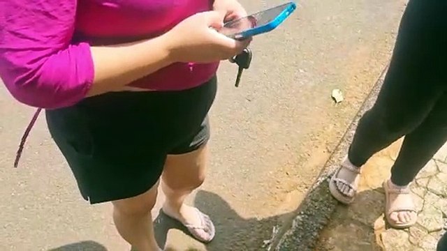 Alunos denunciam diretora que supostamente proibiu merenda para alunos em uniforme