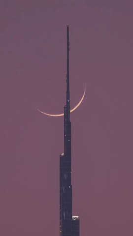 Moon_phases_in_a_nutshell_@dubai__Around_10,000_images_captured_and_hundred_of_hours_planning,_capturing_and_processing_these_moonset__Time-lapses_ove