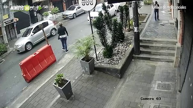 Momento en que un camión sin frenos colisionó con varios vehículos en Buenos Aires