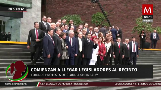 Gobernadores de la Cuarta Transformación posan para una foto en la entrada del Congreso