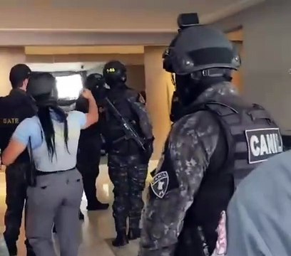 Criminosos invadem prédio de luxo, trocam tiros com a PM e fazem reféns; Alvo era goleiro do Santos