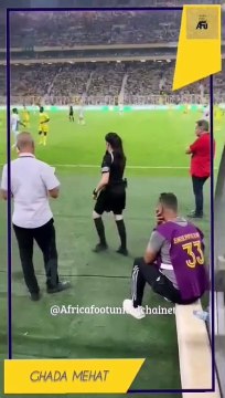 #Ligue1 #Mobilis #Algérie : Ghada Mehat, première femme à arbitrer un match en Coupe d'Algérie, était sur le terrain du stade Hocine Aït Ahmed de Tizi-Ouzou en tant que 4e arbitre du match #MCALGER #JSKABYLIE