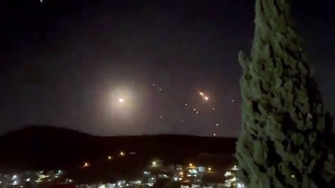 Irán bombardea Tel Aviv con misiles balístico