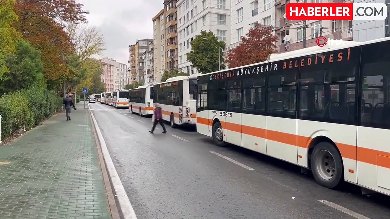 Otobüs Şoförünün Kucağında Çocukla Seyir Halinde Olduğu Görüntüler Tepki Çekti