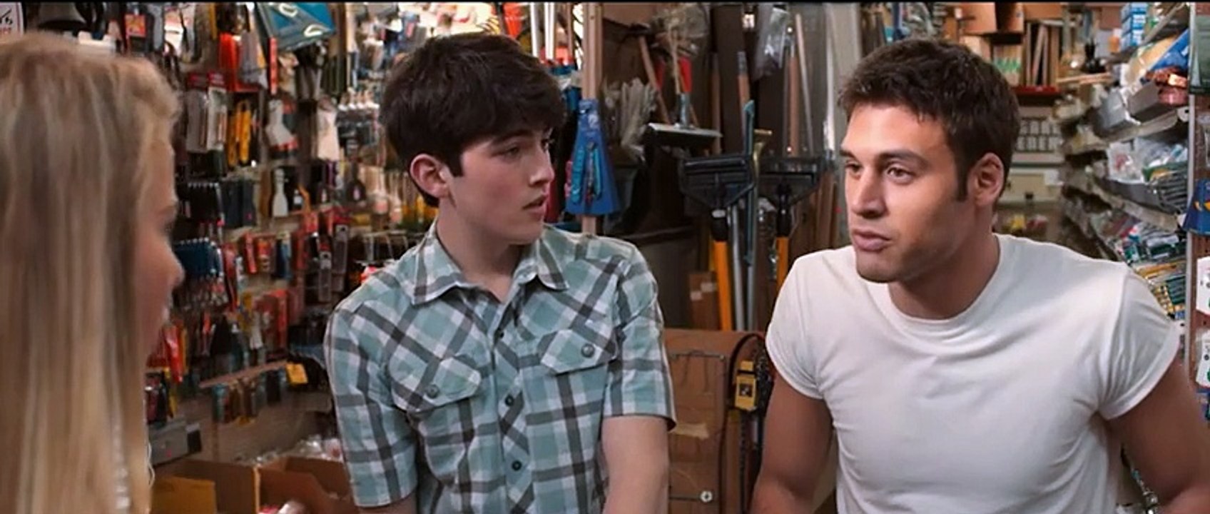 The Boy Next Door (2015) Hollywood Movie Explained in Hindi _ When Desire Becomes Danger(480P)