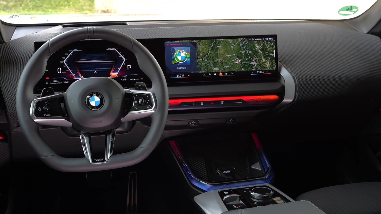 Der neue BMW X3 - Elektrisch einstellbare Sportsitze serienmäßig, neue Lenkräder