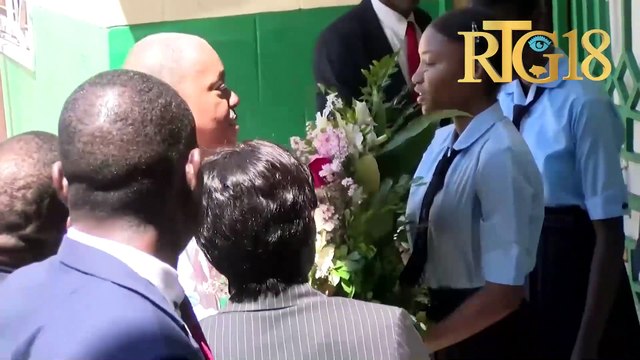 Premye Minis Dr Garry Conille vizite lokal Lycée des Jeunes Filles nan okazyon rantre lekòl la