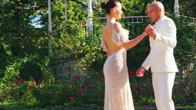 Romantic Salsa Dance , Gloria Estefan - No Me Dejes De Querer