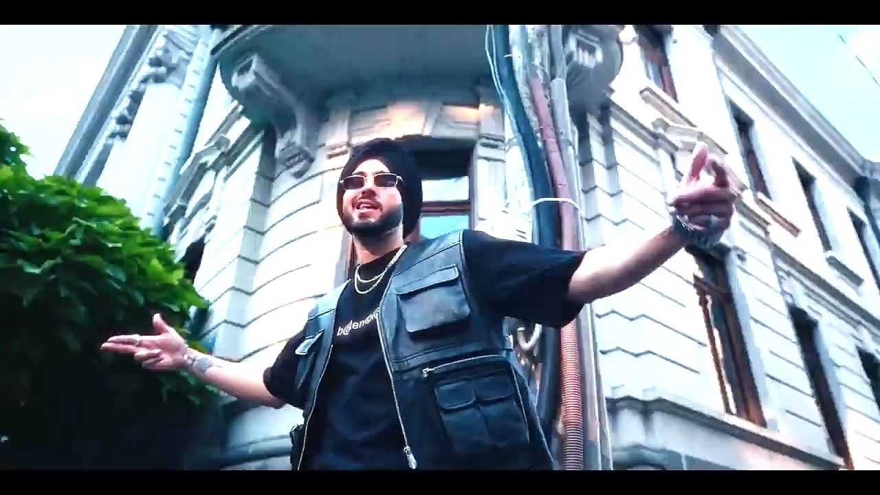 KAALA MAAL (Official Music Video)- Rohanpreet Singh, Gurlez Akhtar - Sana Makbul - Raees - Bhushan K