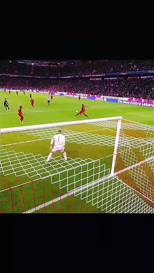 ⁣Players vs Cameras