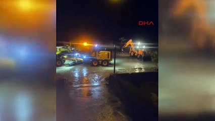 Karadeniz'de deniz yine yolu yuttu