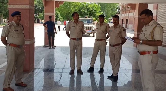 Video : बूंदी रेलवे स्टेशन को बम से उड़ाने की धमकी के बाद दौड़े पुलिस व रेलवे के अधिकारी, किया सर्च ऑपरेशन