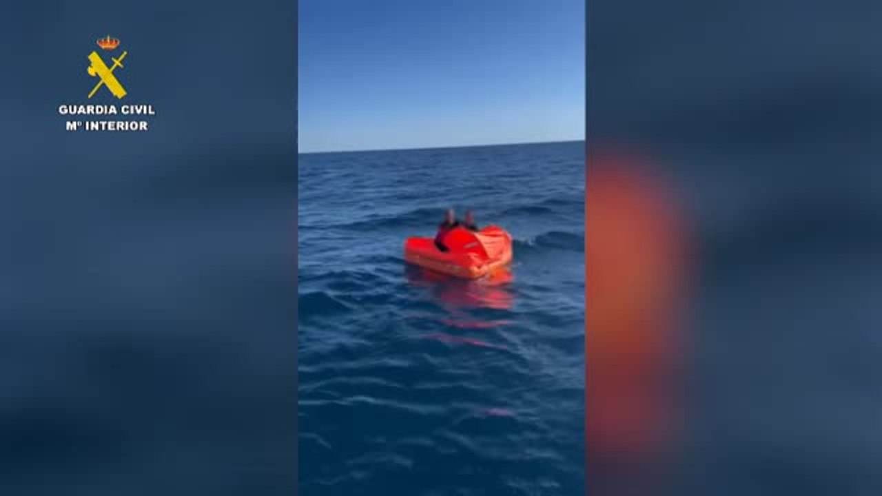 La Guardia Civil rescata a dos náufragos que llevaban tres días a la deriva