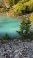 Bienvenue au Lac de la Douche, niché dans le massif des Écrins.   C’est un petit lac de montagne entouré de prairies alpines et de rochers escarpés. Ses eaux cristallines, alimentées par des cascades, offrent un spectacle naturel ! ✨  ⏱️ 3h30  envir