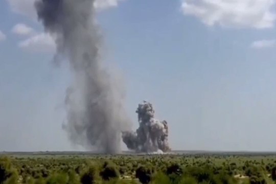 Jaisalmer News: गोला-बारूद के तेज धमाकों से गूंजा पोकरण फील्ड फायरिंग रेंज, देखें VIDEO