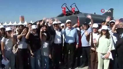 TEKNOFEST Adana, Bayraktar TB2 ve paramotor gösteri uçuşlarıyla başladı