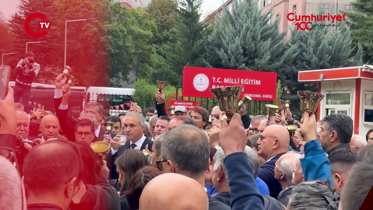 CHP'liler Milli Eğitim Bakanlığına yürüdü