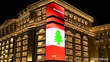 In Qatar edificio illuminato con i colori del Libano per solidariet?