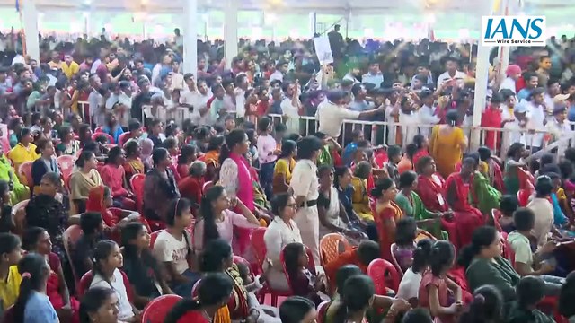 Congress ने एक परिवार को पहचान दिलाने के लिए Tribal परिवारों की पहचान मिटा दी : PM Modi