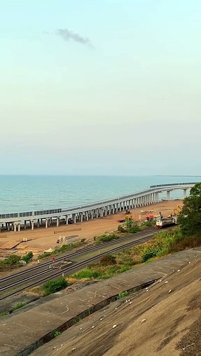 Lintasan Kereta Api pinggir pantai
