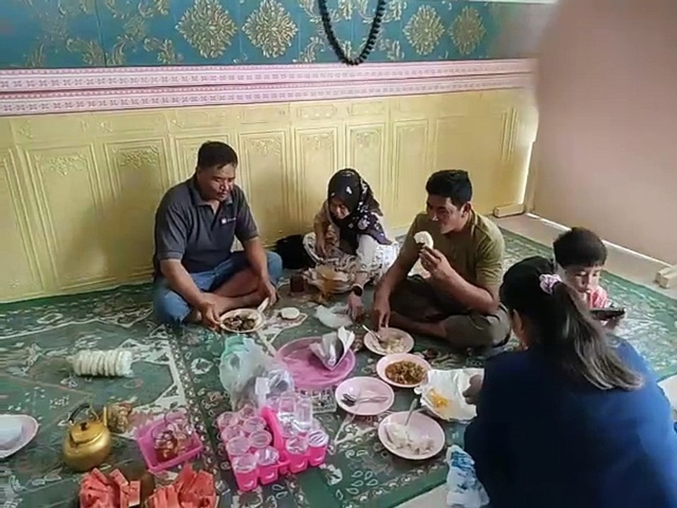 makan sekeluarga boss