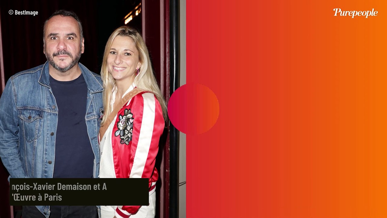 François-Xavier Demaison amoureux décontracté avec Anaïs, Victoria Bedos stylé en blouson de cuir pour une soirée théâtre inoubliable