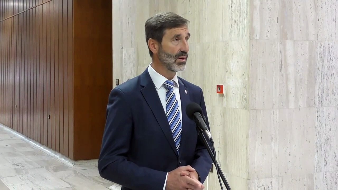 ZÁZNAM: Vláda SR: Ministerstvo obrany má zabezpečiť evakuáciu Slovákov z Libanonu
