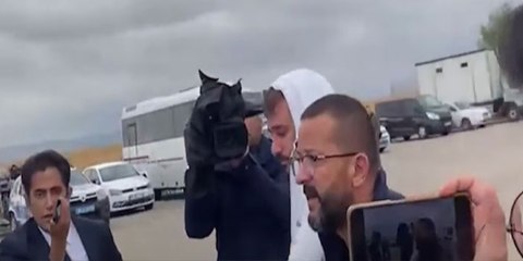 Saldırı sonrası Ayşe Ateş'ten tepki: "Birileri çıkıp bizi kürsülerden tehdit ederse sonucu bu olur. Sinan'ı öldürdüğünüz yetmedi sıra bize mi geldi?"