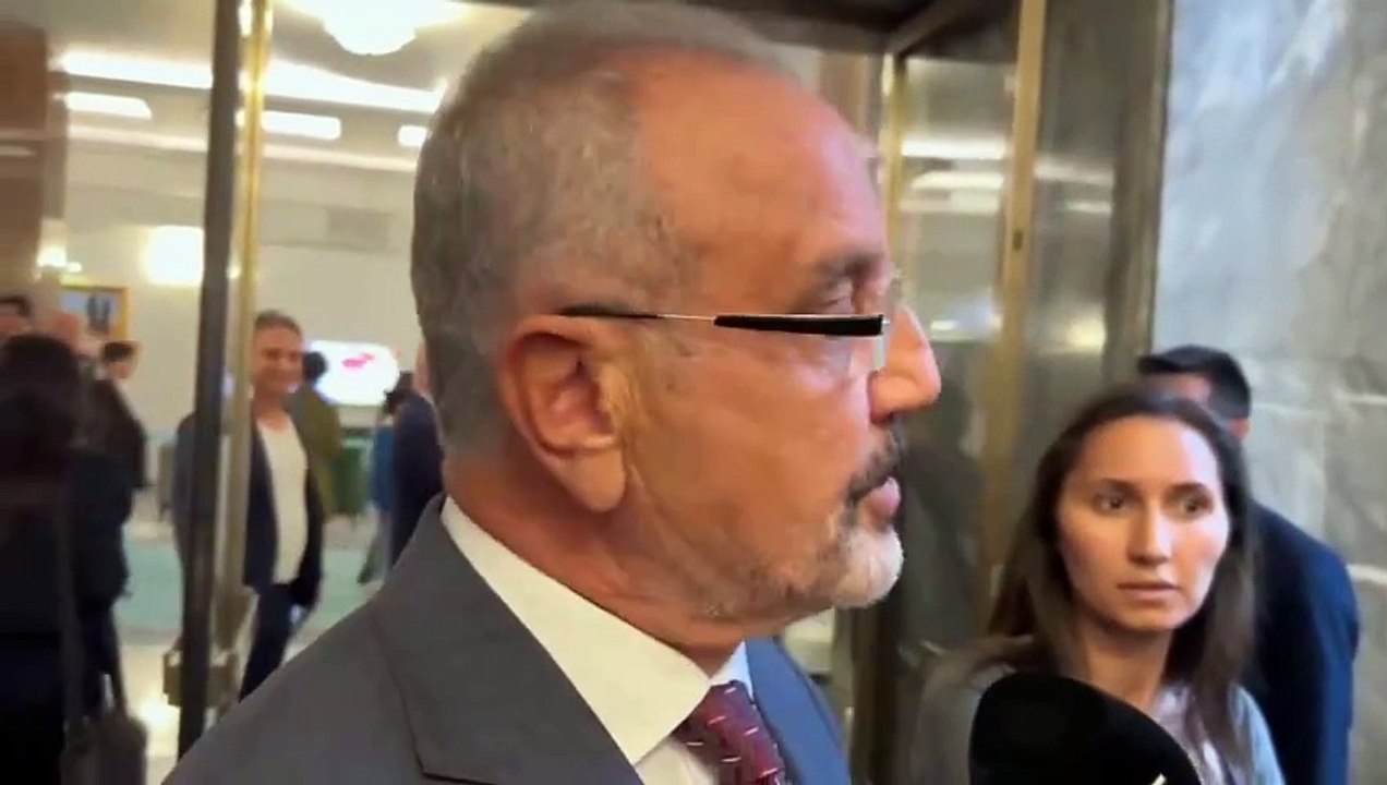 DEM Parti Milletvekili Sırrı Sakık, Devlet Bahçeli'nin Genel Kurul'da kendileri ile tokalaşmasını yorumladı