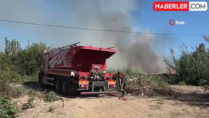 Antalya'da Kargılık Alandaki Yangın, Gecekondulara Yaklaşmadan Söndürüldü