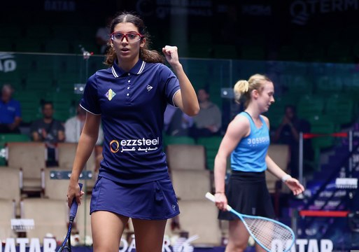 المصرية أمينة عرفي تشقّ طريقها بثبات في بطولة قطر كلاسيك للاسكواش
