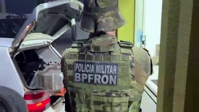 BPFron apreende pneus contrabandeados em operação na PR-323, próximo a Umuarama