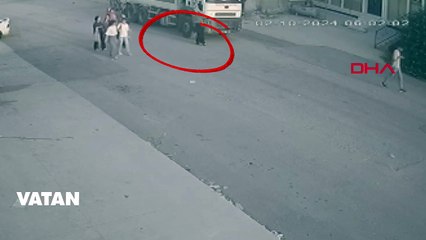 Çöp kamyonunun altında kalan kadın ağır yaralandı