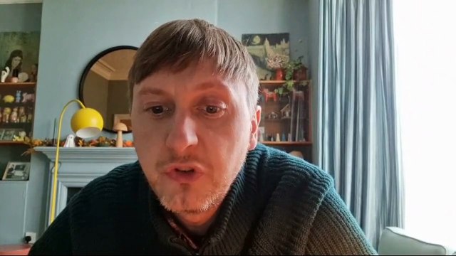 Shocking video shows lorry driver plunge 60ft off M6 bridge near Warrington