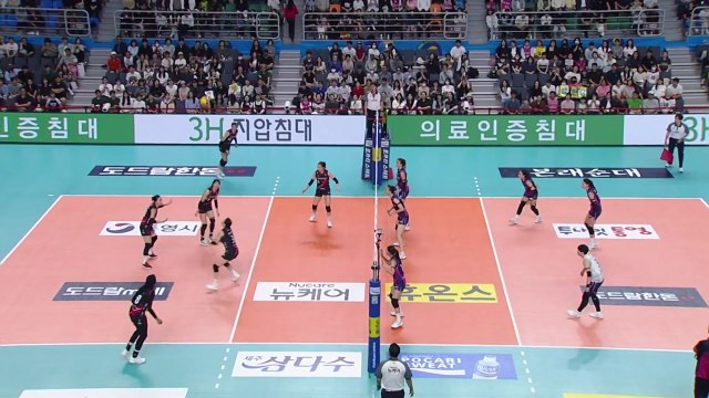 '부키리치 32득점' 정관장, 컵대회 4강 진출 / YTN