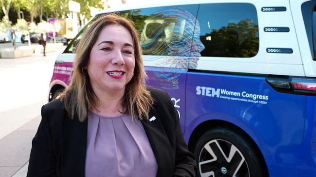 Casi 3.000 km en coche eléctrico para fomentar vocaciones científicas entre niñas y jóvenes